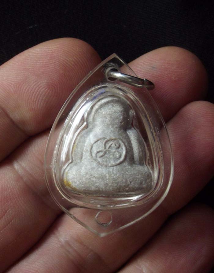 Pra Pid Ta Sariga Thai Amulet